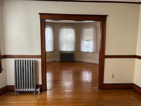 3rd image of 9 Chestnut St Floor 1