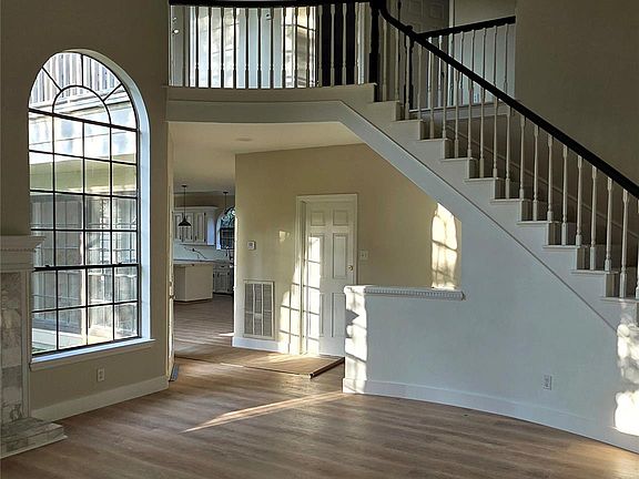 4th image of 414 Mill Place Ct