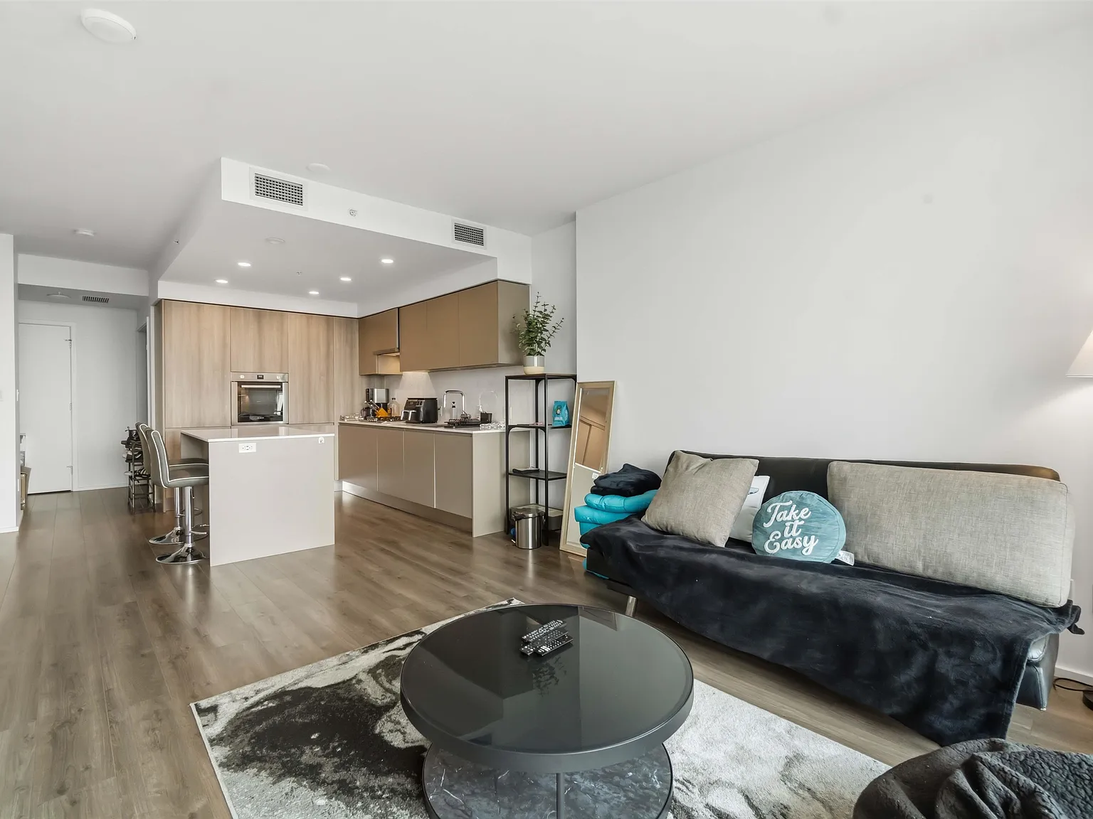 2 bed, 772 sqft, $2,700 — Photo 3
