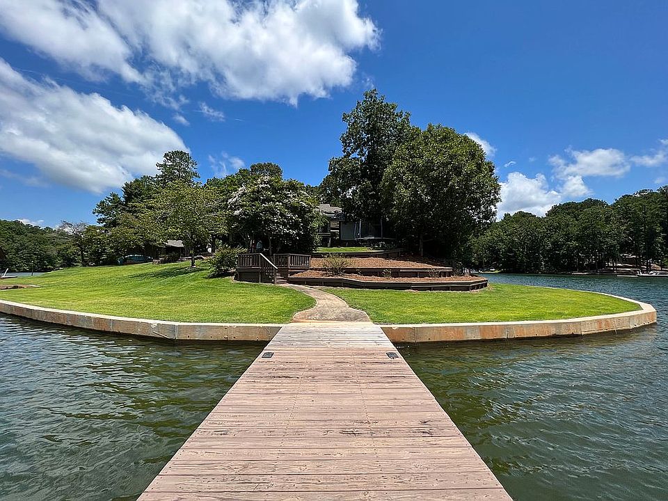 INCREDIBLE LOT
NEW SEAWALL