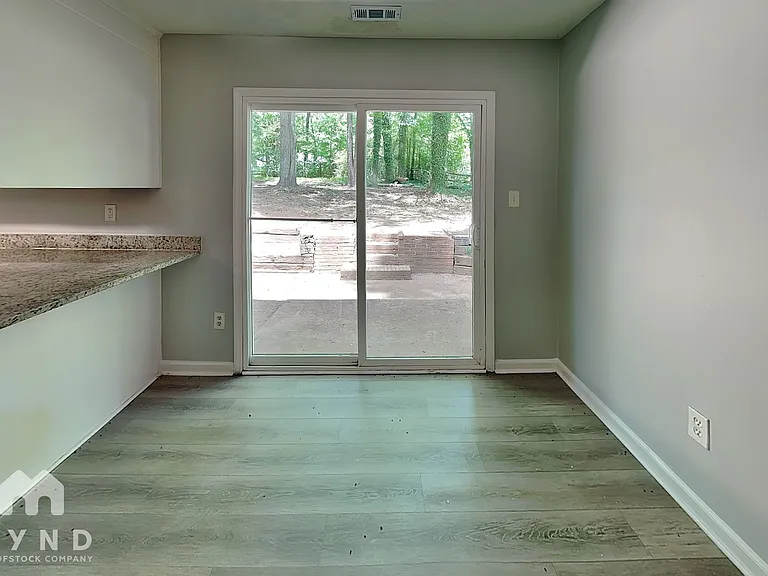 5424 Two Moons Dr — Photo 5