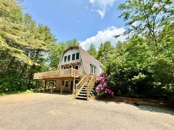 15 Oakdale Dr, Peru, NY 12972