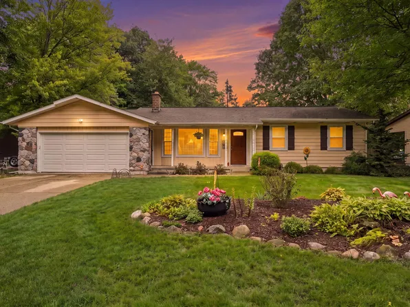 7258 Yorkshire Dr, Hudsonville, MI 49426