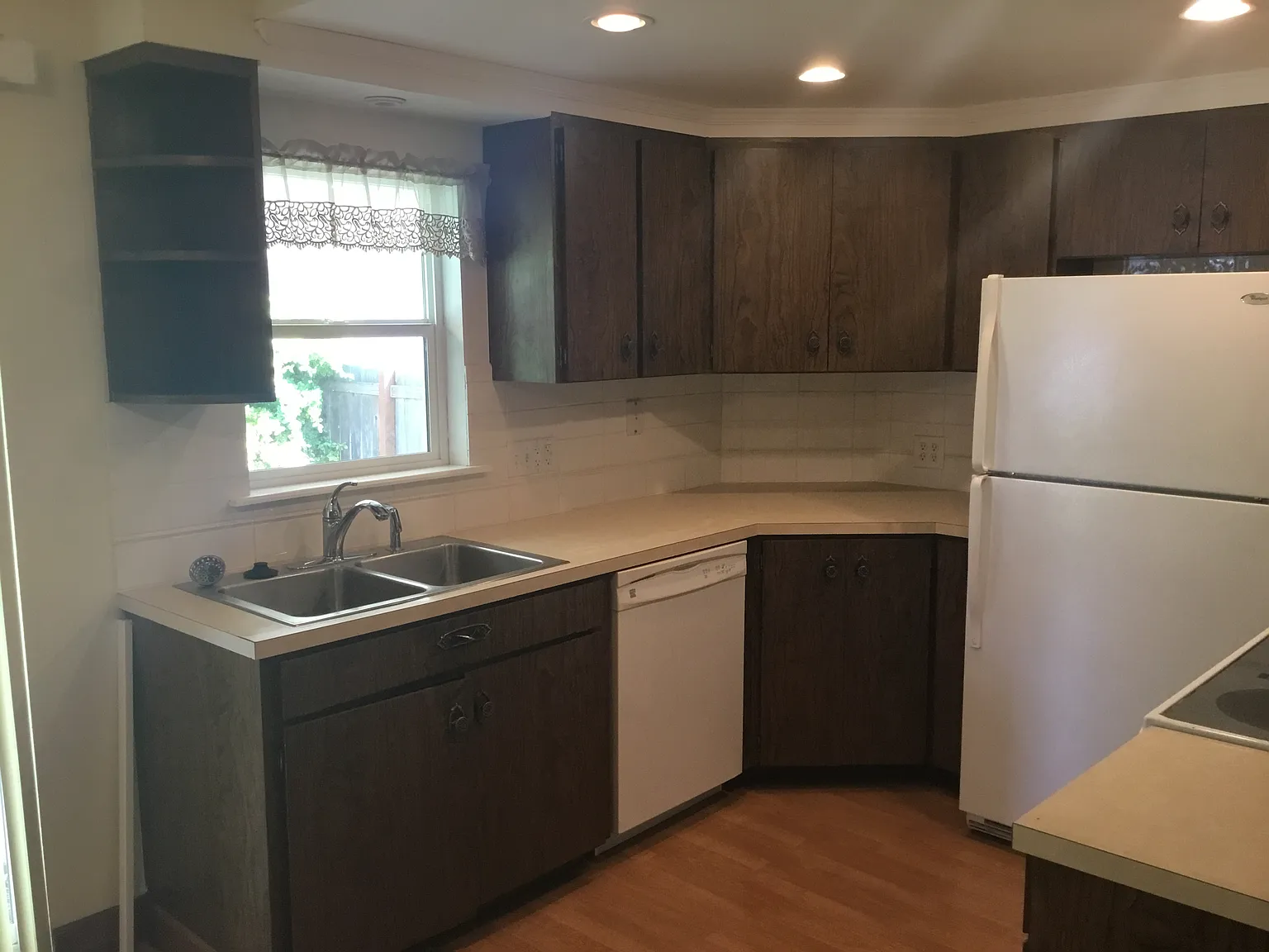 3 bed, 1920 sqft, $2,200 — Photo 4