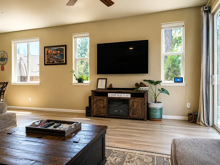 128 Berriman Loop — Photo 4