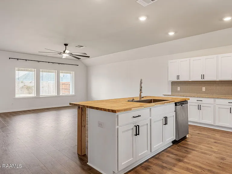 619 Griffiths Ct — Photo 6