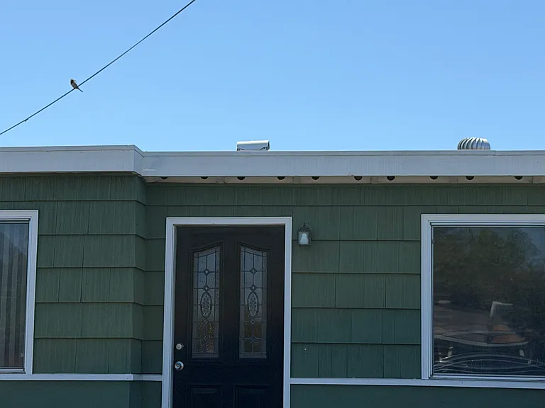 1465 Thomas Dr — Photo 2
