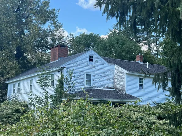 372 Quaker Street, Weare, NH 03281