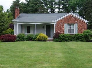 6 W District Rd, Unionville, CT 06085