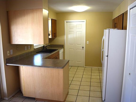 5th image of 2753 Foxdale Dr