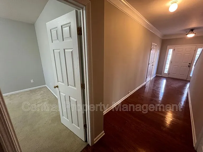 104 Chalet Pl — Photo 8