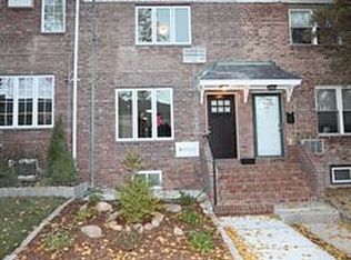 704 160th St, Whitestone, NY 11357