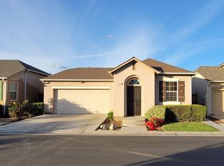3670 W Cottonwood Ln, Fresno, CA
