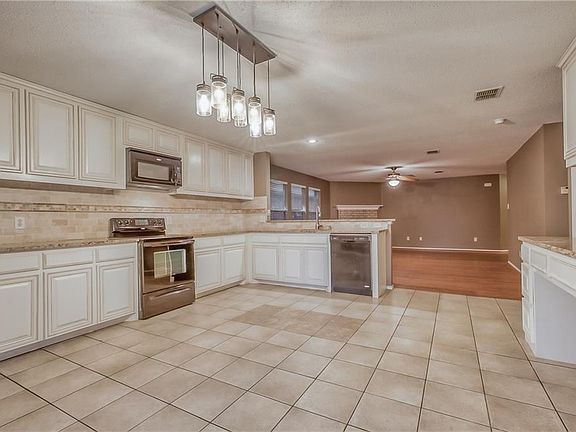 4th image of 1569 Chivalry Ln