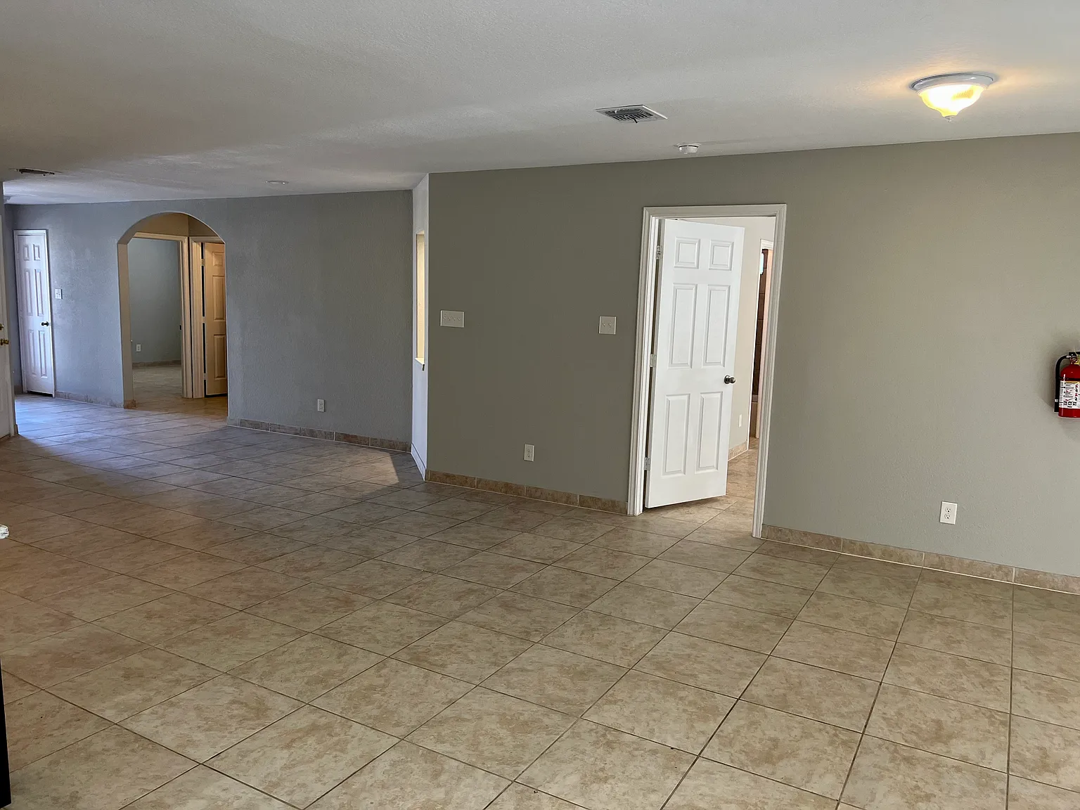 3 bed, 1432 sqft, $1,700 — Photo 4