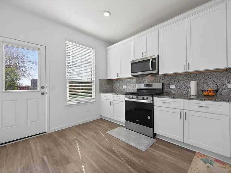 7326 Madison Commons Ln — Photo 13