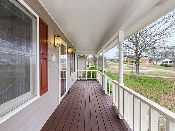 5th image of 17 Mission Hills Dr