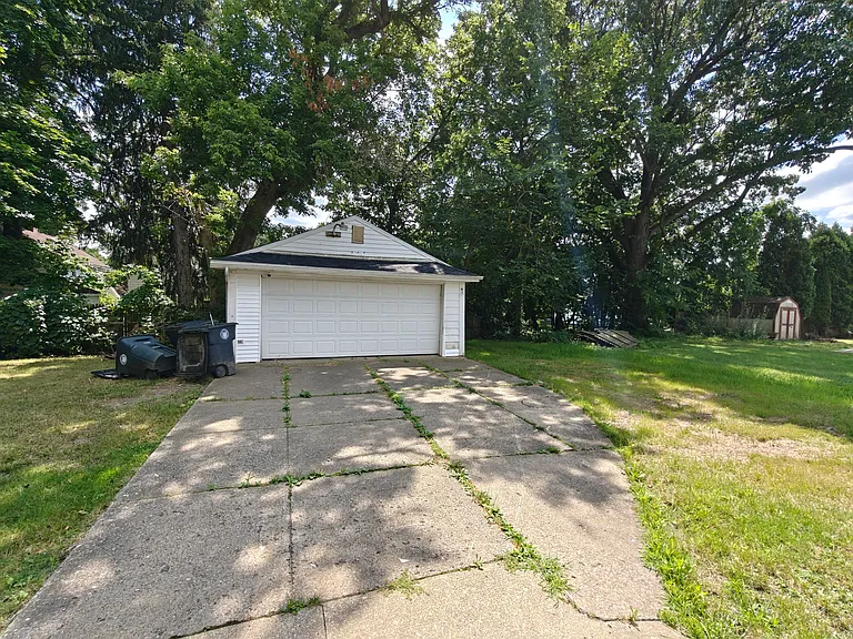 886 Stoner St — Photo 3