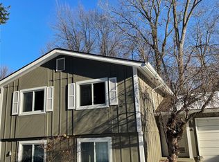 27211 Hickory St, Harrison Township, MI
