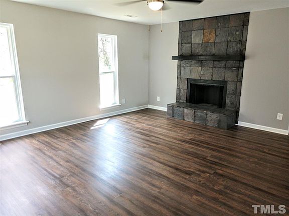 2nd image of 1820 Majestic Dr
