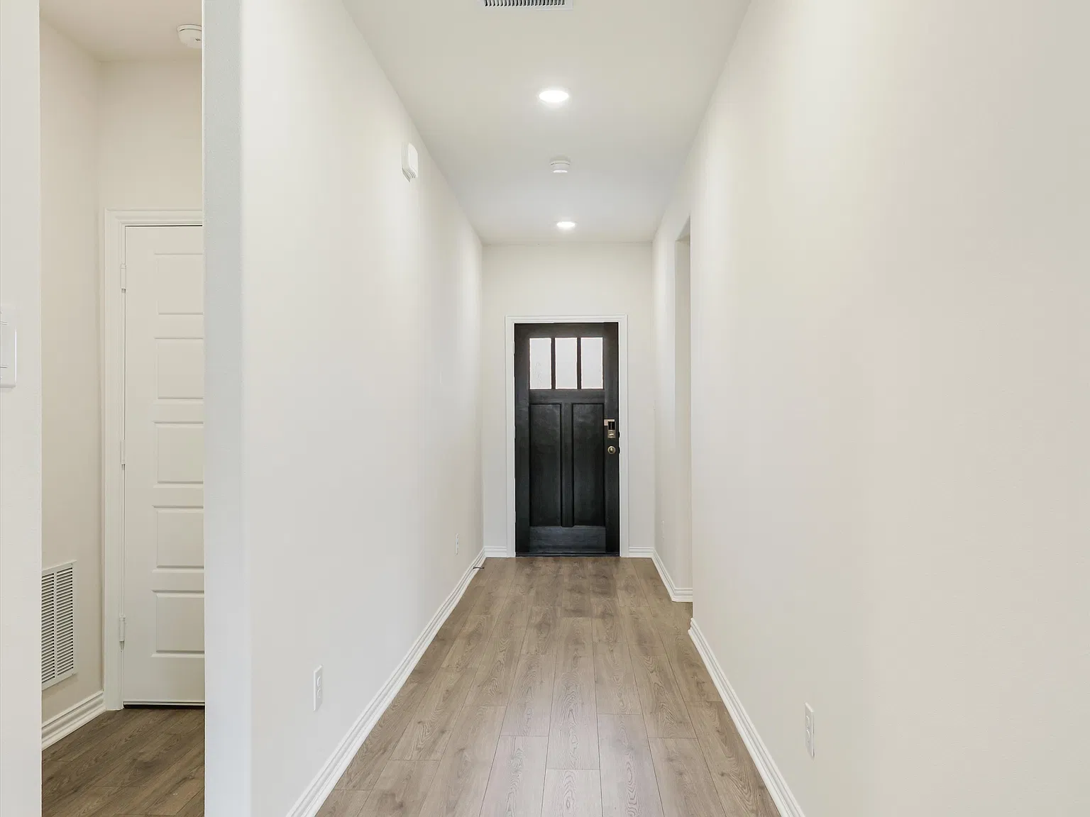 3 bed, 1692 sqft, $2,500 — Photo 2