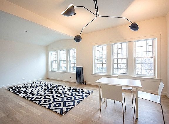 4th image of 4322 N Clarendon Ave #3