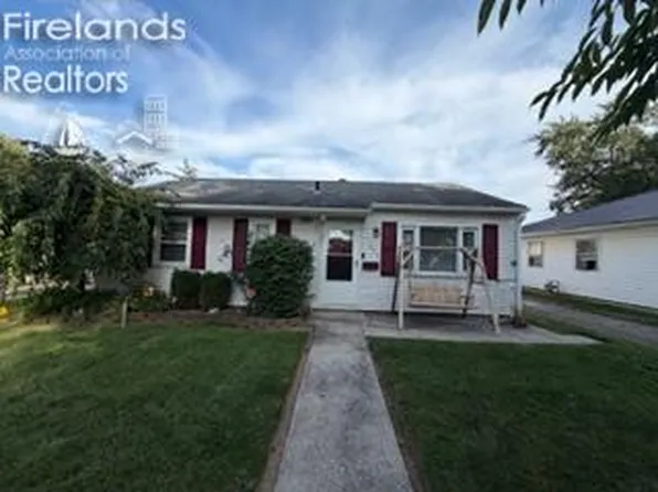 1327 Fleetwood Dr, Fremont, OH 43420