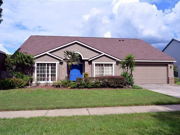 821 Laurelcrest Dr — Photo 2