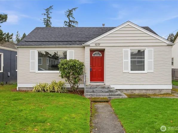 1221 S 12th St, Mount Vernon, WA 98274