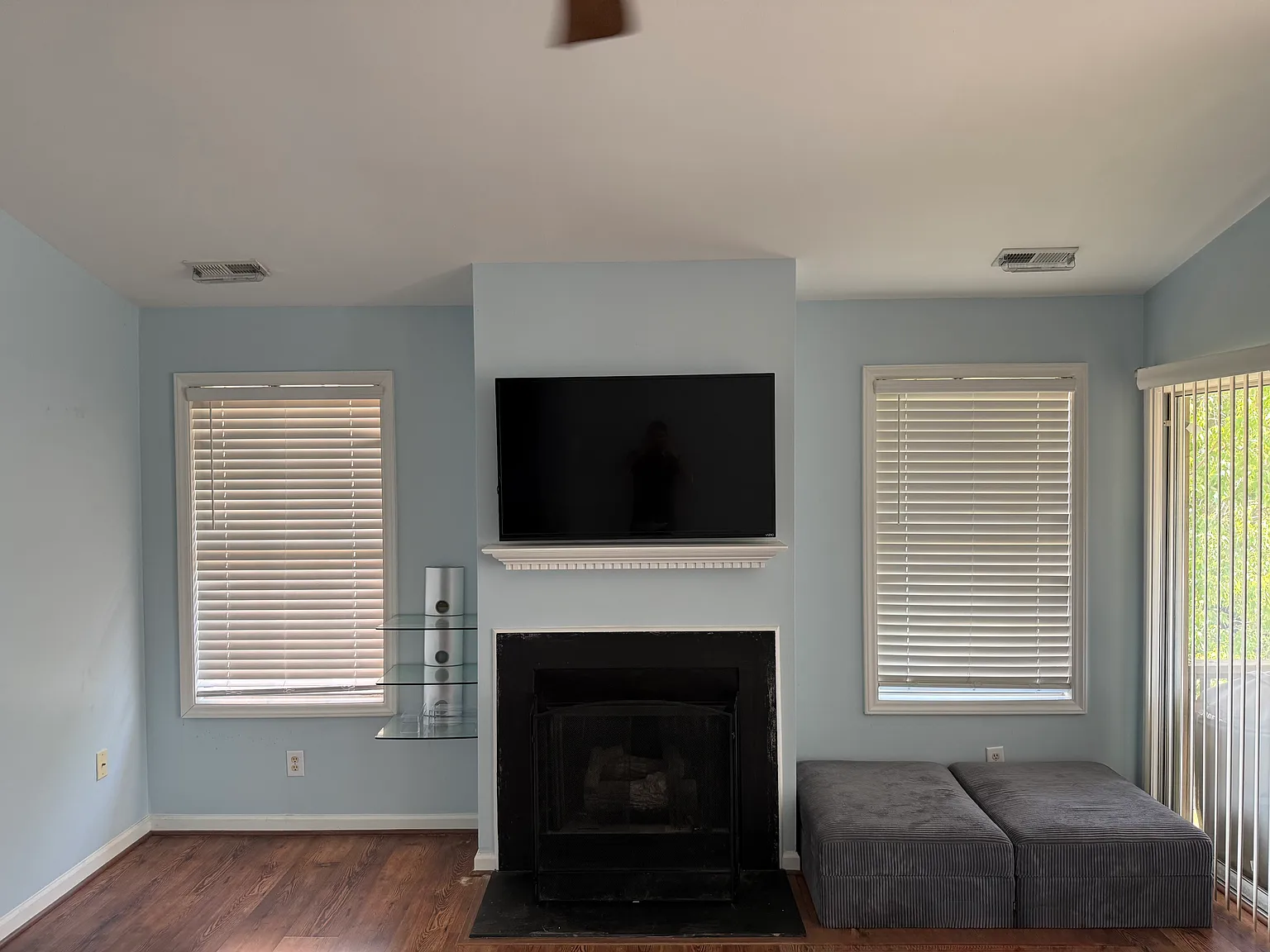 3 bed, 1325 sqft, $1,975 — Photo 3