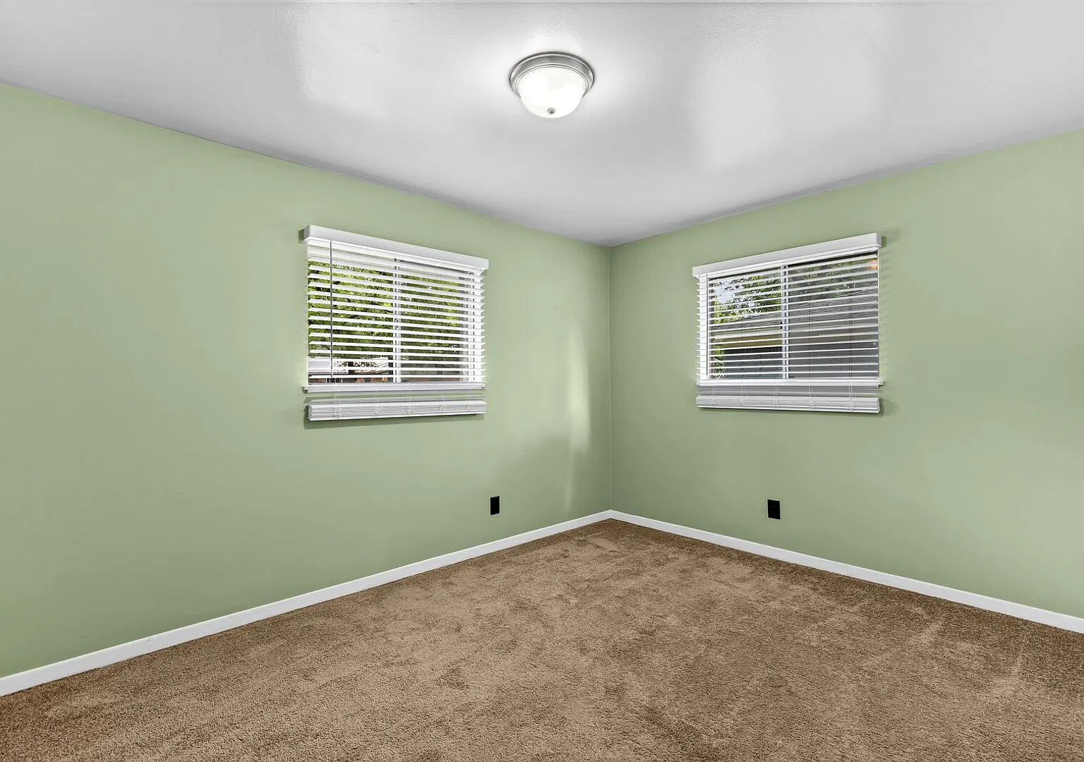 3 Bed 2 Bath For Lease! — Photo 4