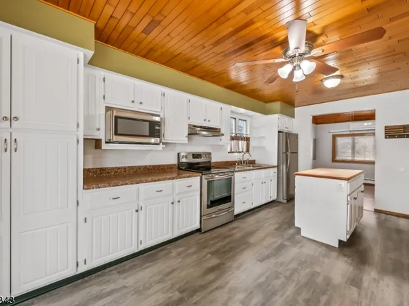 229 Elmira Trl, Hopatcong Boro, NJ 07843