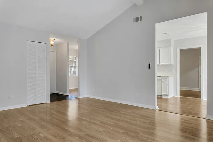 207 Whittington Dr — Photo 3