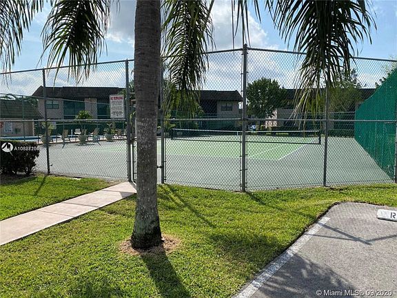 5th image of 10621 NW 10th St #204