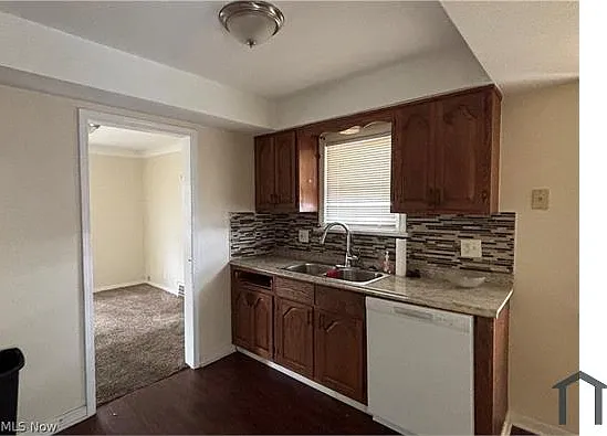 3 bed, $2,000 — Photo 2