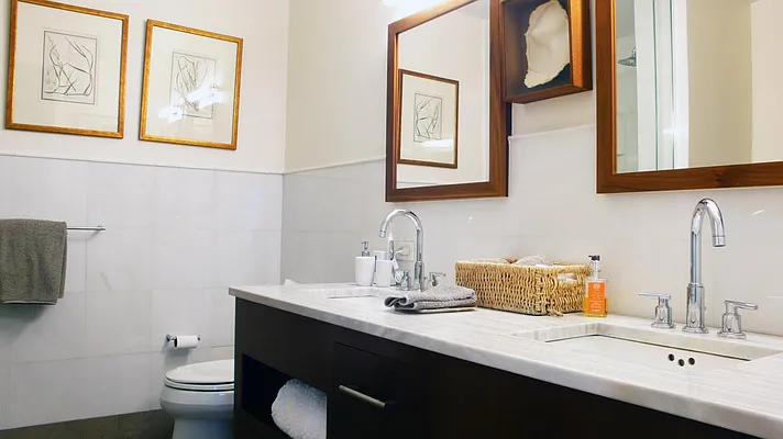 Rented by A & I Broadway | media 7