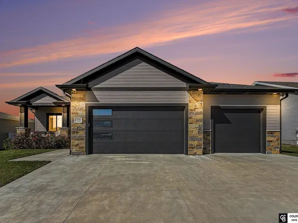1600 W Avalanche Rd, Lincoln, NE 68521