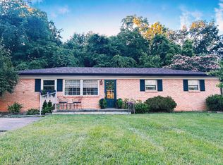 10 Logston Hts, Berea, KY 40403