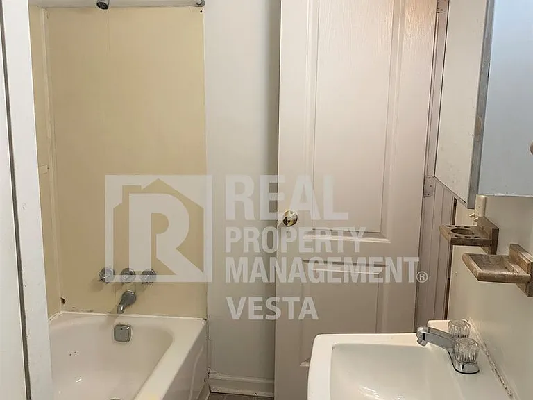 627 Maplewood Dr — Photo 9