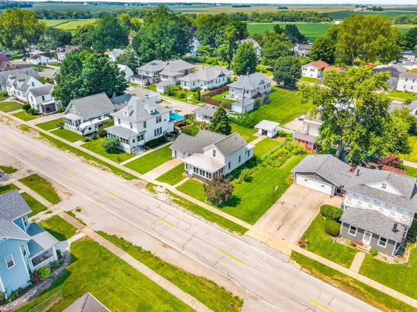 106 W North St, Danvers, IL 61732