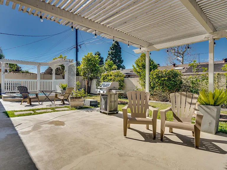 15221 Nottingham Ln — Photo 30