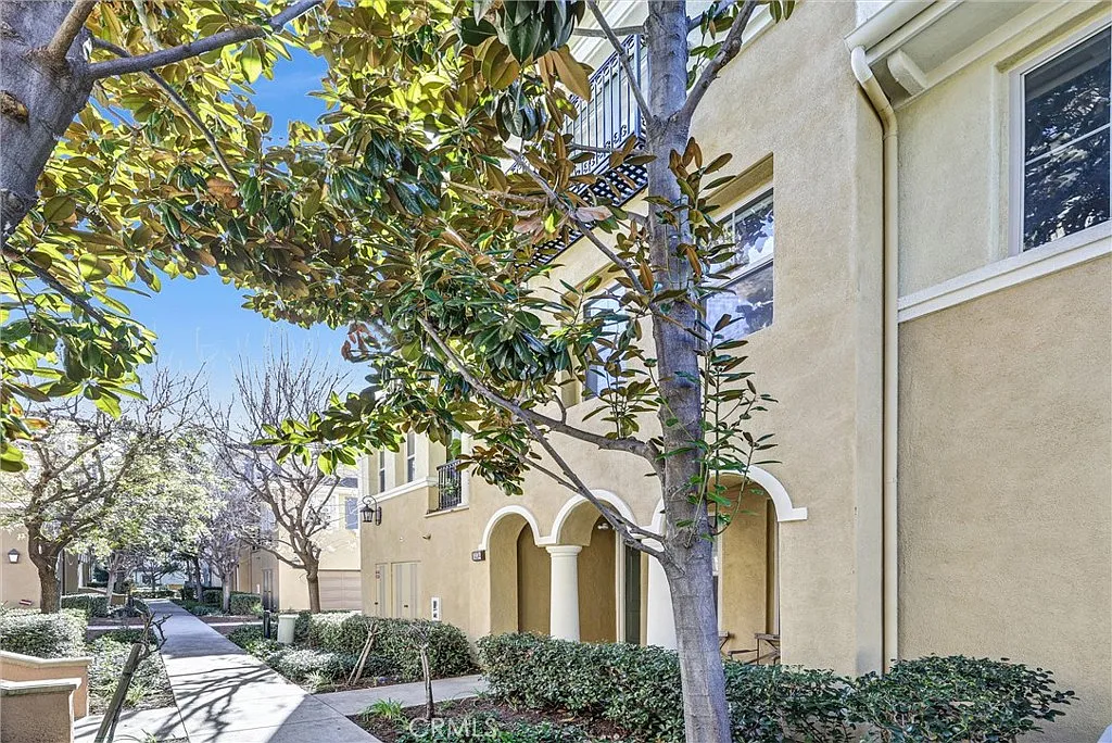 3 bed, 1961 sqft, $4,800 — Photo 4