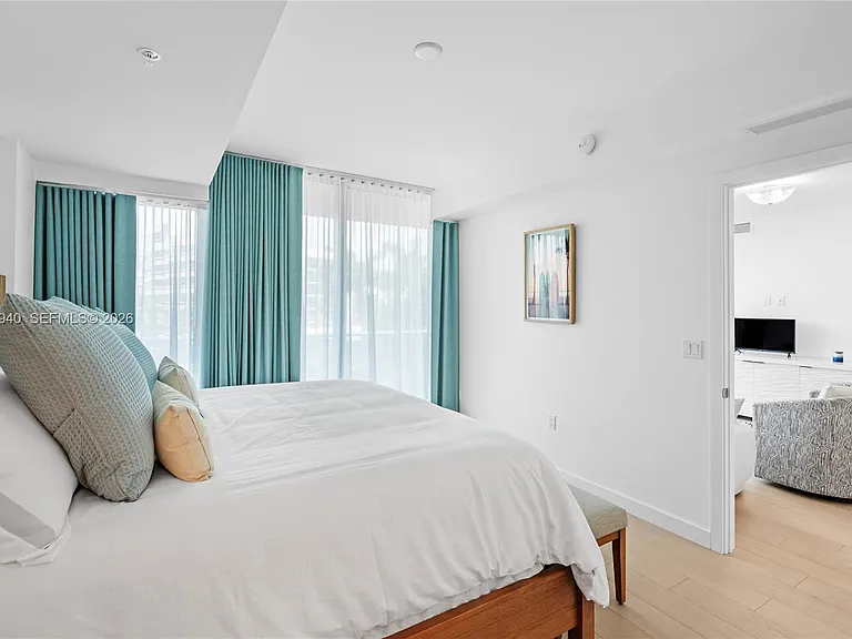 9221 E Bay Harbor Dr #408 — Photo 9