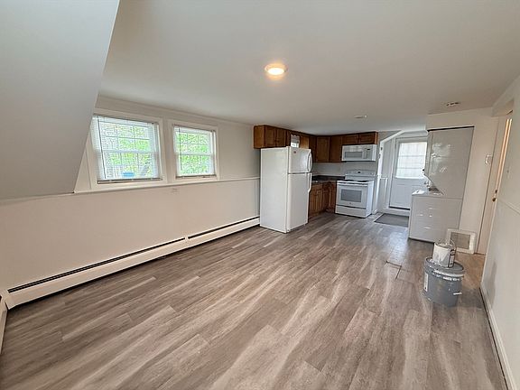 4th image of 165 Bolton Rd #A
