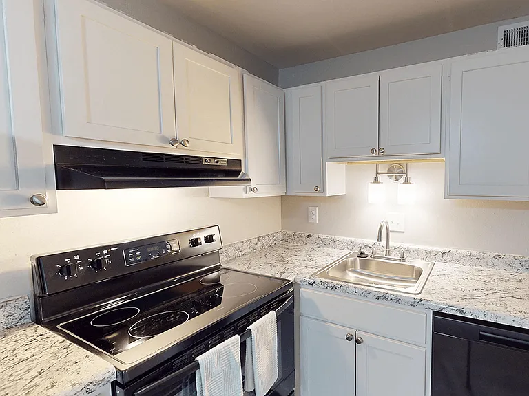 Greenmar Apartments — Photo 7