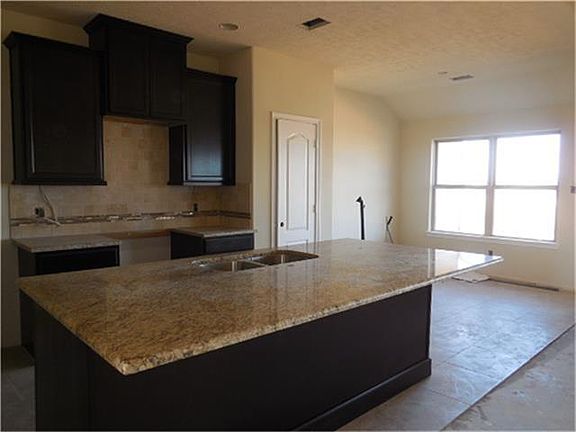 2nd image of 302 N Lantana Cir