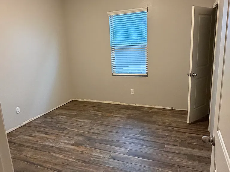 20001 W Woodlands Ave — Photo 17