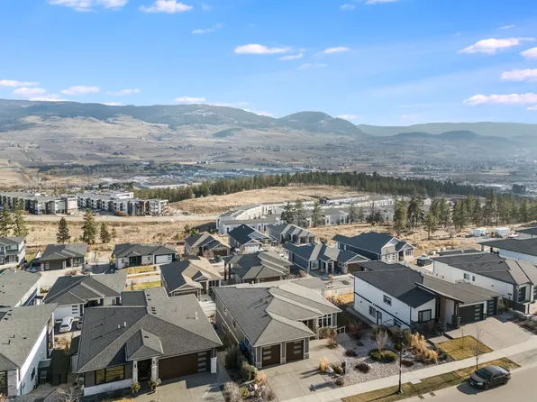 687 Acadia St, Kelowna, BC V1V 0A8