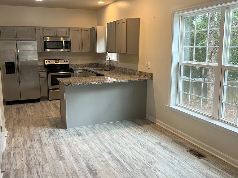 2510 Vesson Ave — Photo 8