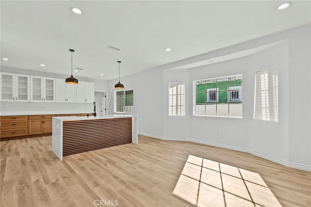 3 bed, 2000 sqft, $5,250 — Photo 4